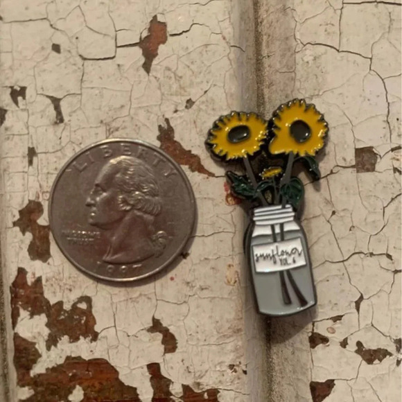 Brand new Harry styles inspired sunflower vol 6 enamel pin - Picture 2 of 3